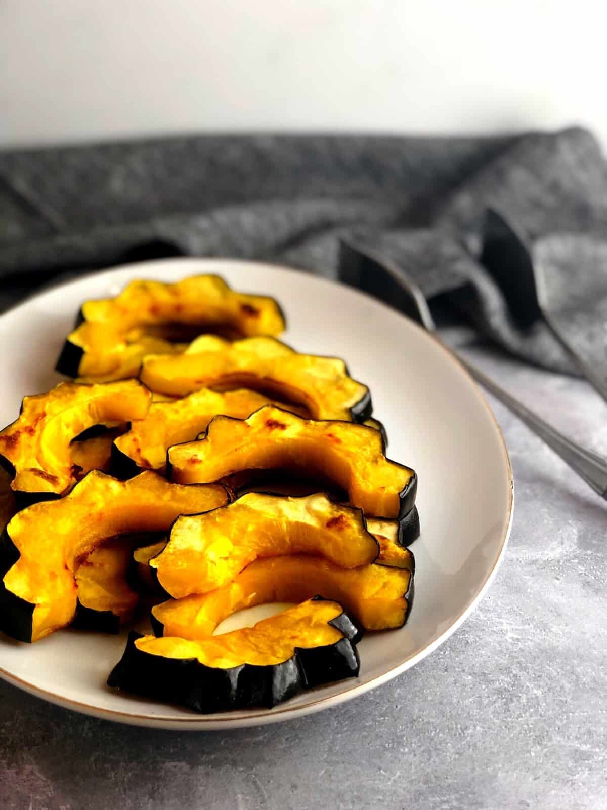 sliced roasted acorn squash