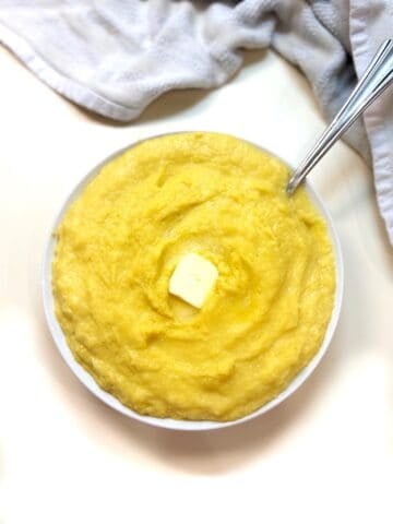 Mashed up acorn squash in a bowl.